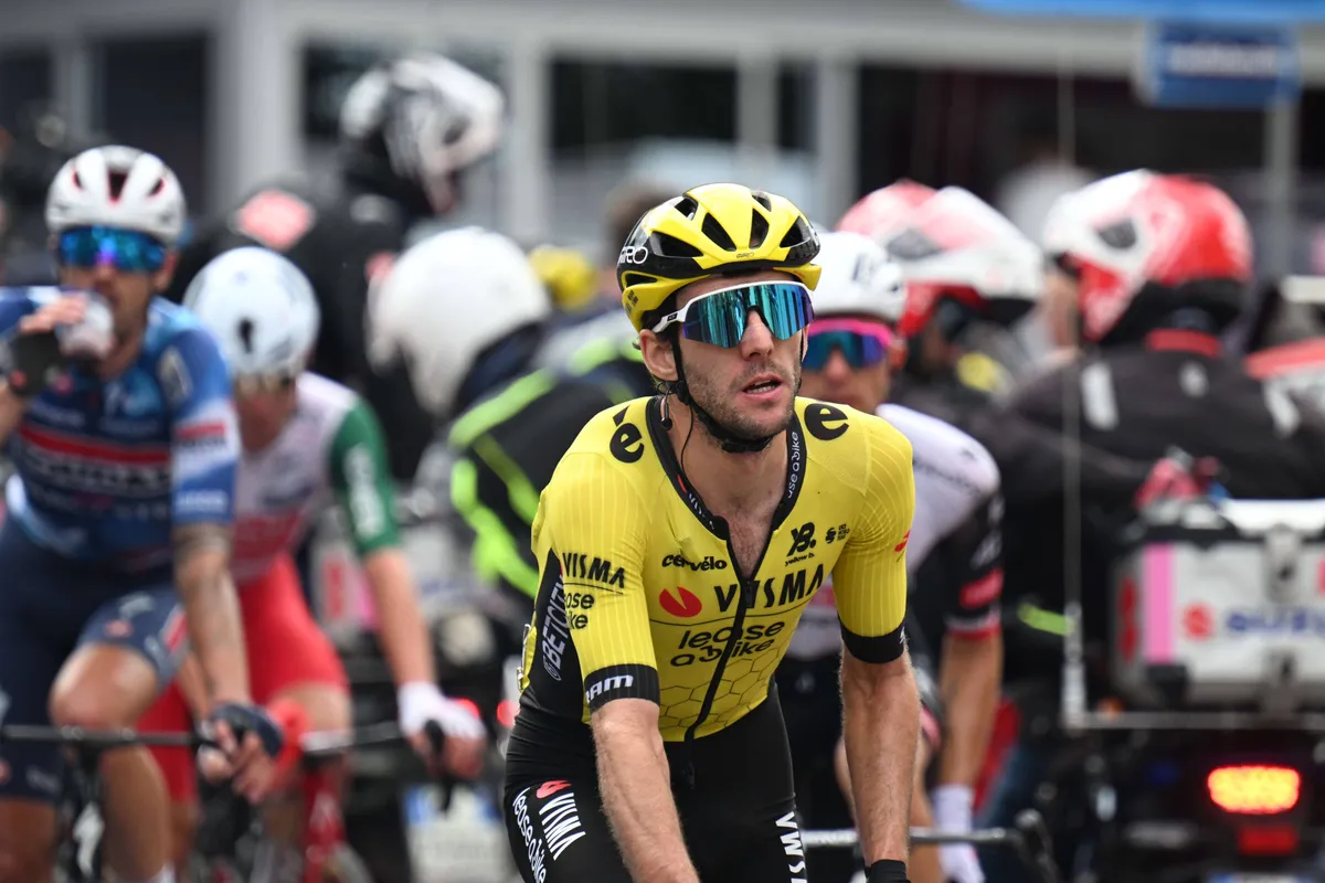 Visma | Lease a Bike ziet Simon Yates plots op plaats 2 van Giro staan: 'Er wacht een belangrijke dag voor het klassement'