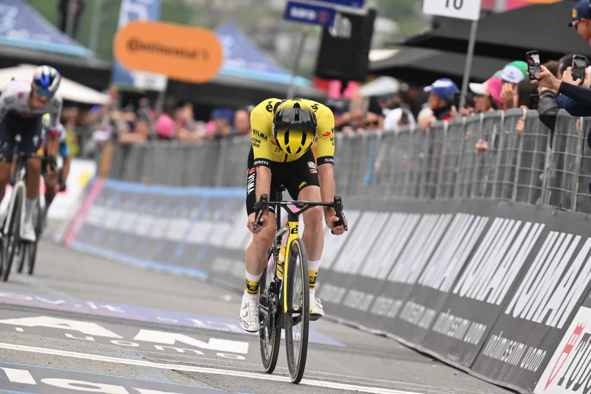Two storylines at Visma | Lease a Bike: Yates furious about failed plan, but sports director Reef ("That's how we planned it") counters