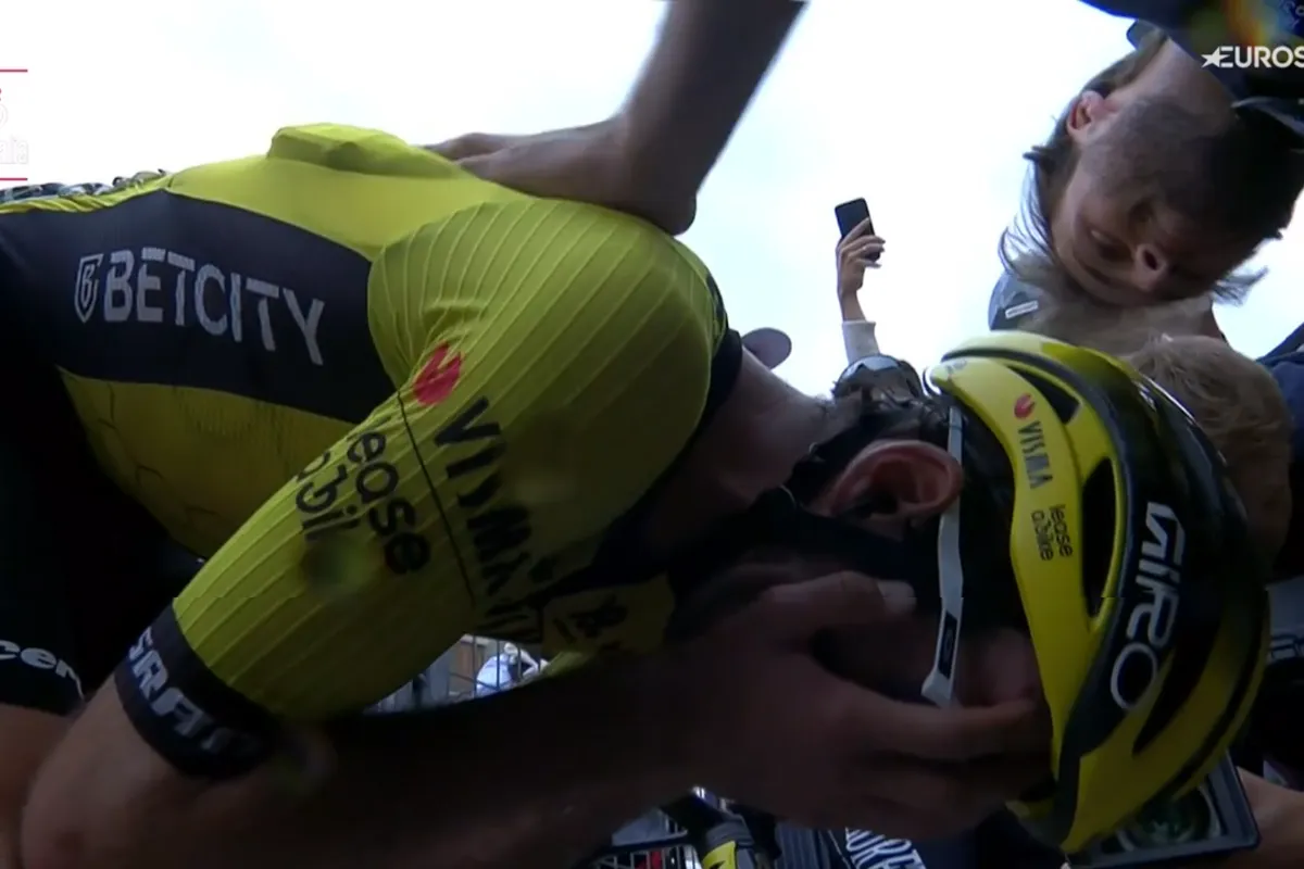 Tranen met tuiten voor Girowinnaar Yates, die juist op de Finestre revanche neemt: 'Wilde dat hoofdstuk hier afsluiten'
