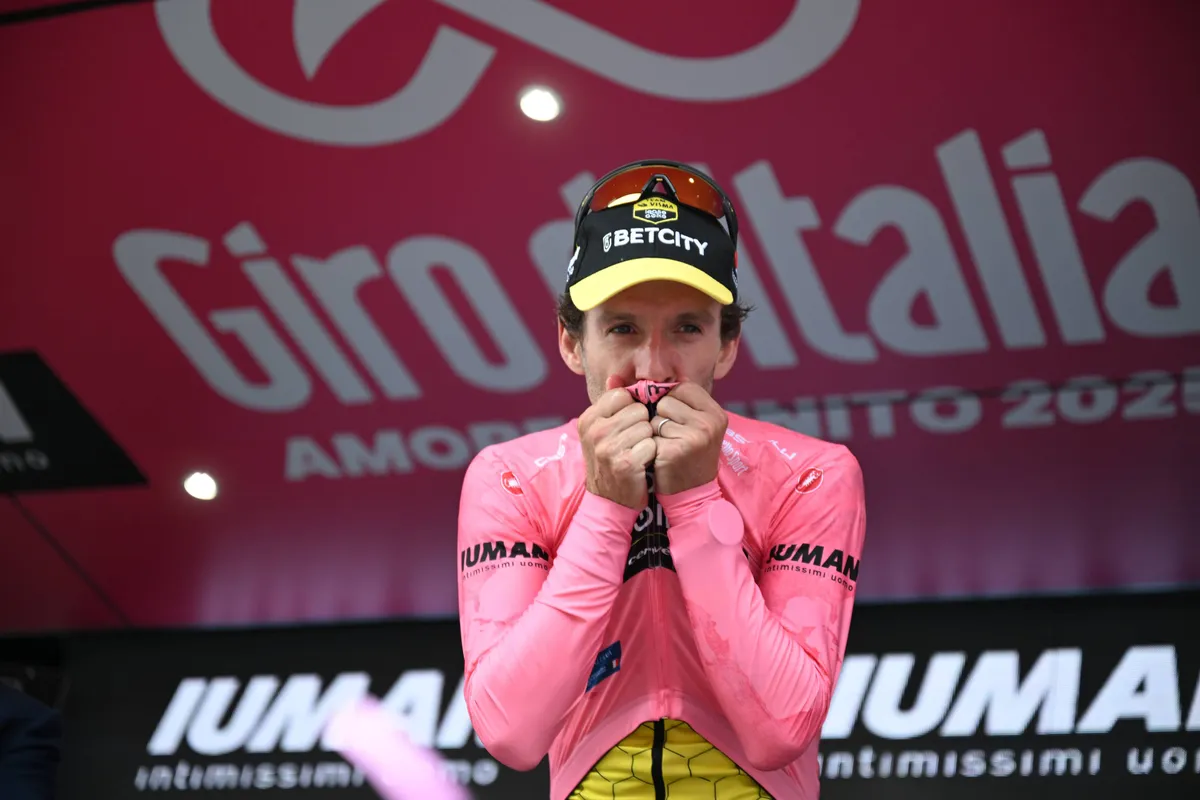 Uitgerekend op de Finestre rekent Yates af met het Giro-spook: 'Had er nooit echt vertrouwen in'