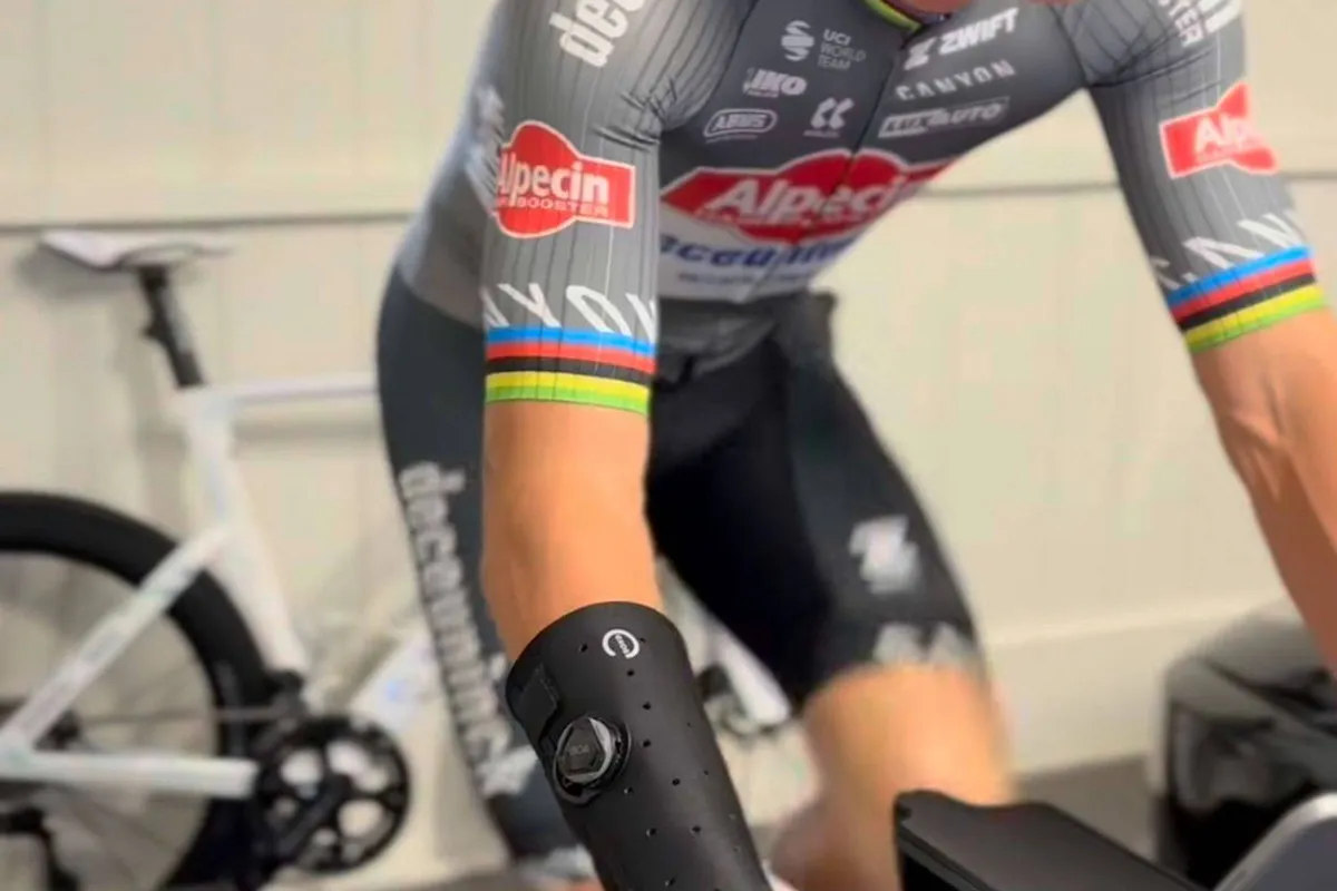 📸 Van der Poel komt met hoopvolle update na zware crash in Nové Město: 'Ik kijk er alweer naar uit om snel op de mountainbike te rijden'