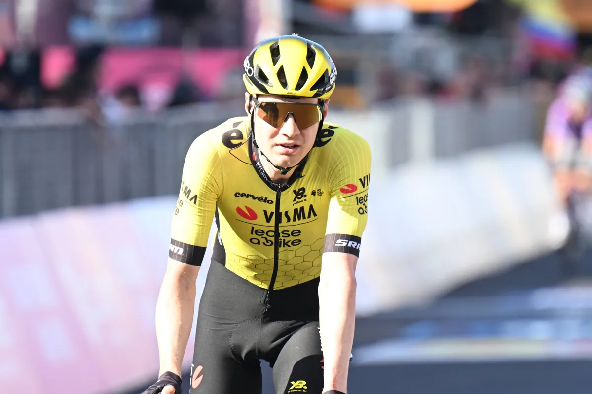 Kelderman knokt zich ondanks verkoudheid naar tweede plek: 'De sterkste wint altijd op dit parcours'