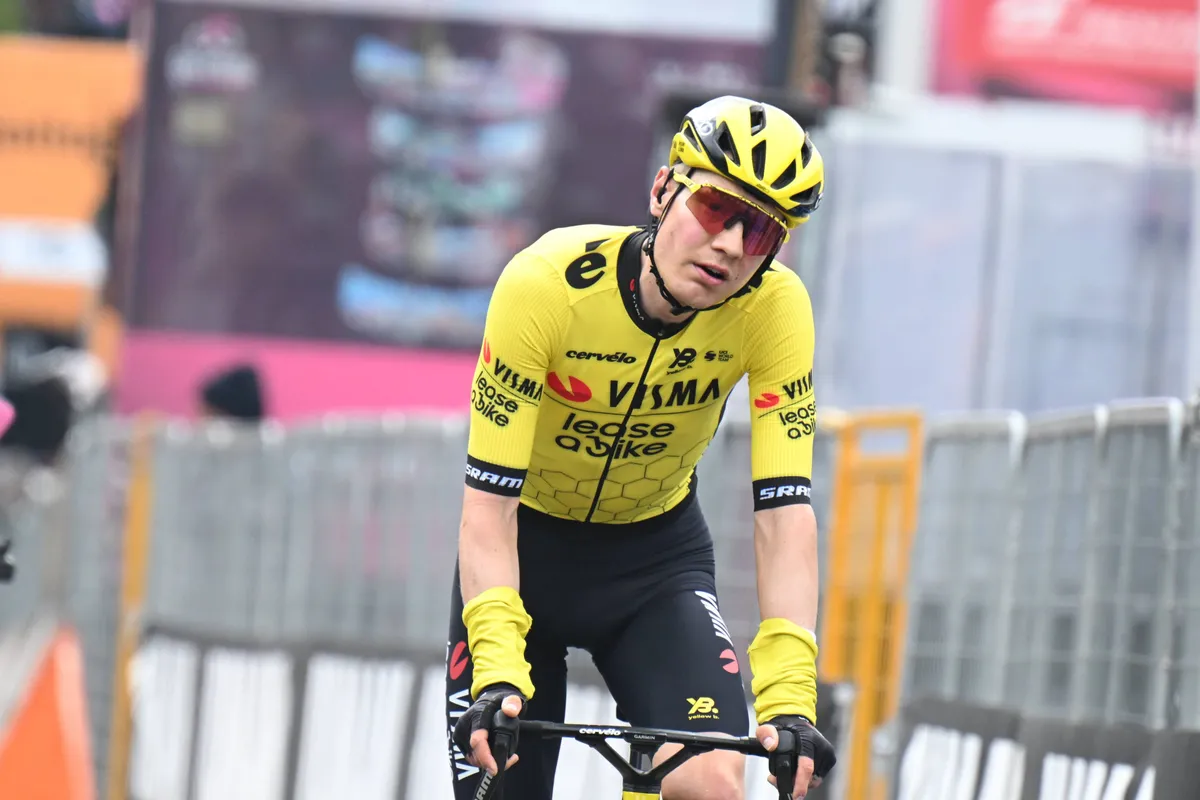 LIVE etappe 8 Giro d'Italia 2025 | Loeisnelle openingsfase, maar nog altijd geen vlucht