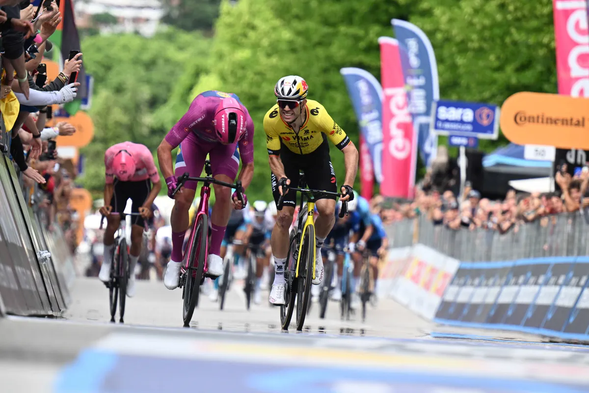 Wout van Aert miste bocht in voorfinale: 'Wilde niemand in gevaar brengen, maar grote cartouche verschoten'