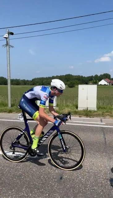 Oproep na bizarre actie in jeugdkoers: ‘Die klap was als die van Van der Poel, maar dit is een jongen van 16’