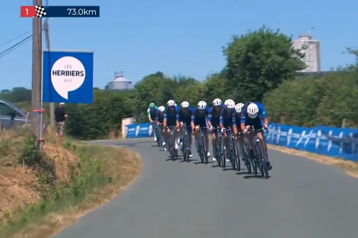 Ondanks coup van Groupama-FDJ gaat grote concurrent ervandoor met titel in Frankrijk, clubrenner wint in Italië