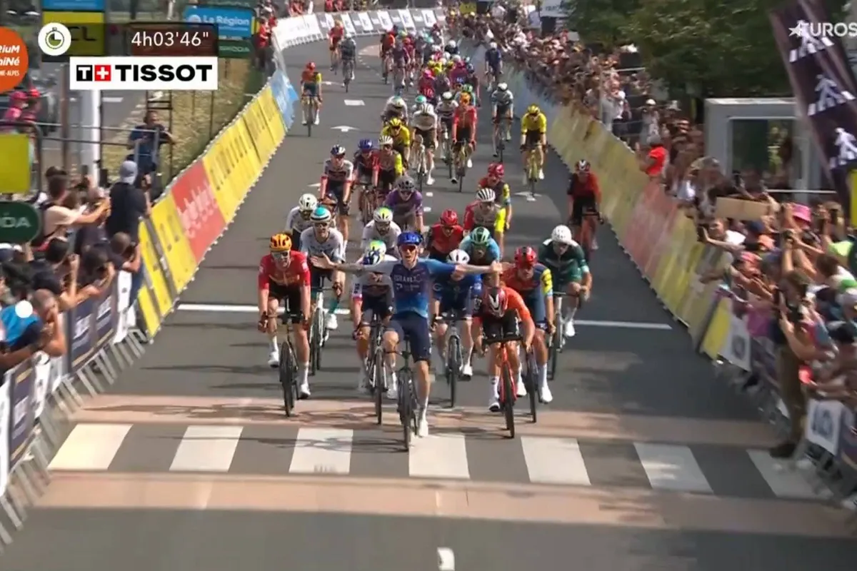 Stewart beats Milan in powerful sprint to win stage five of the Dauphiné, Evenepoel crashes in finale