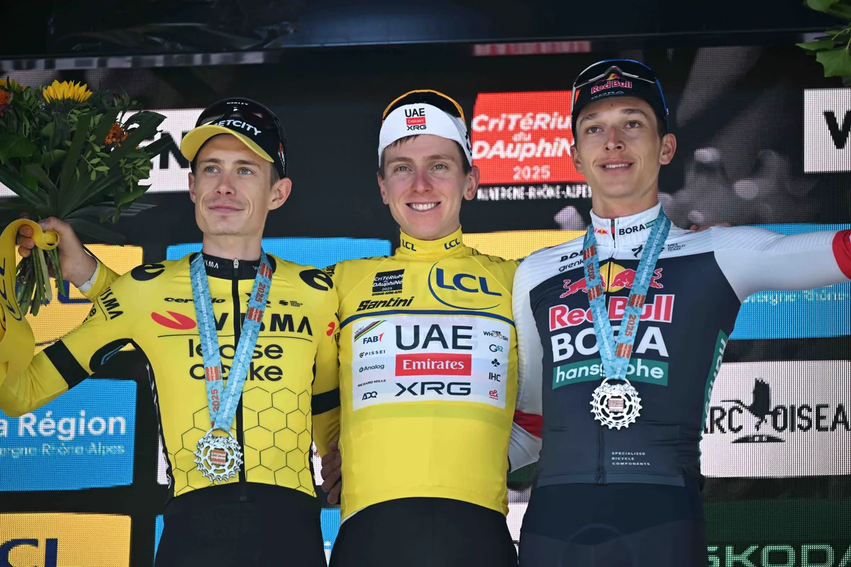 Florian Lipowitz op het eindpodium van de Dauphiné naast Pogacar en Vingegaard: 'Dat betekent wel iets'