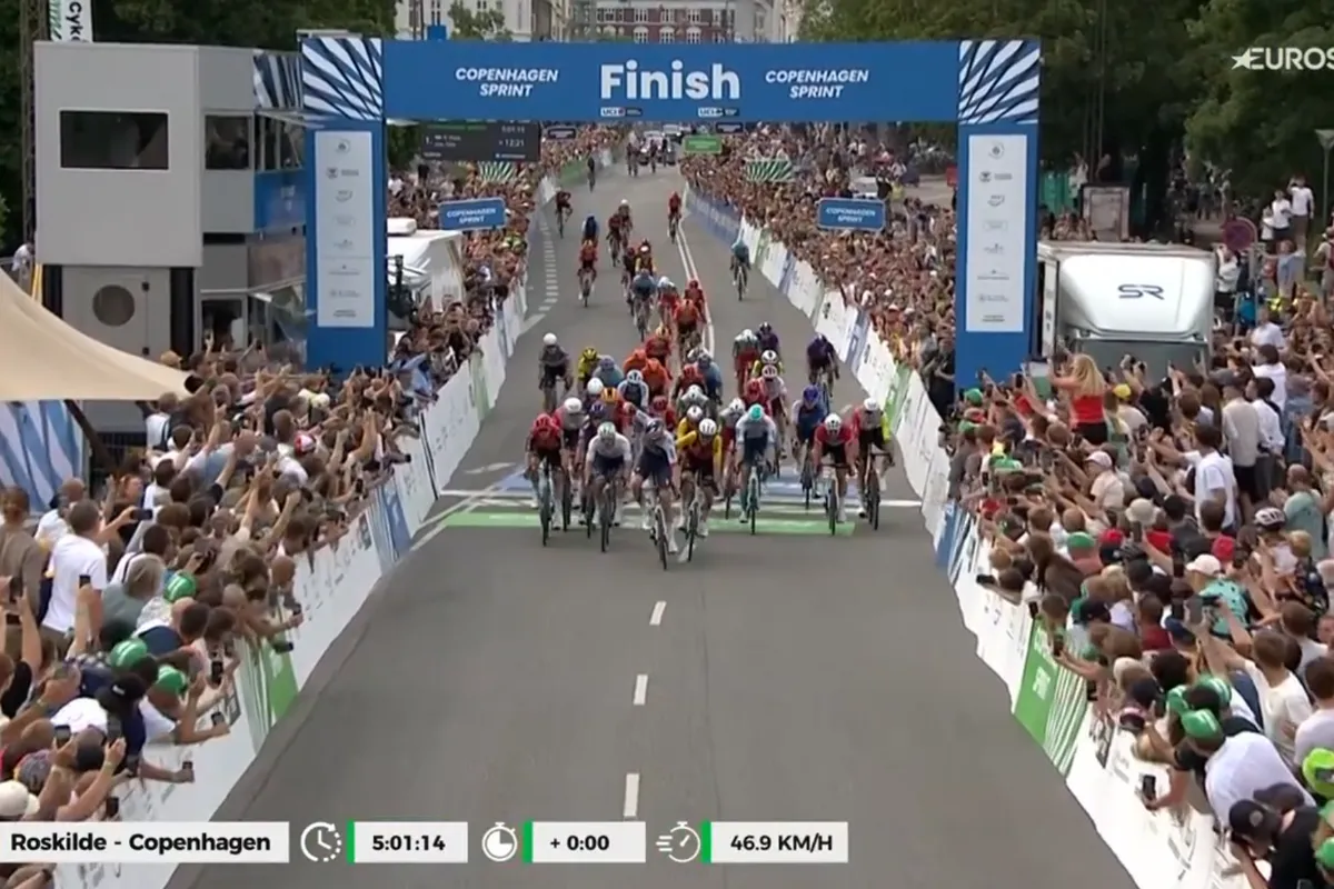 Top favorite Kooij crashes, Meeus confirms top form with victory in first-ever Copenhagen Sprint