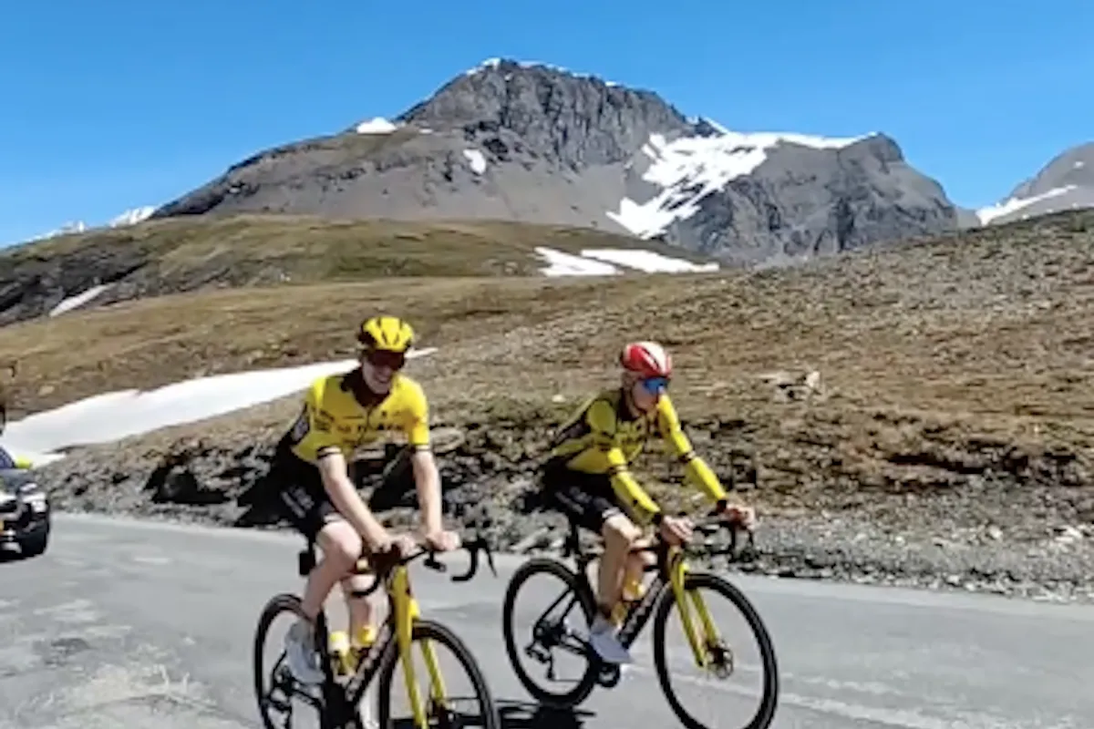 Are Vingegaard and Visma trying something new at altitude? "They do it really fast before everyone starts asking for photos"
