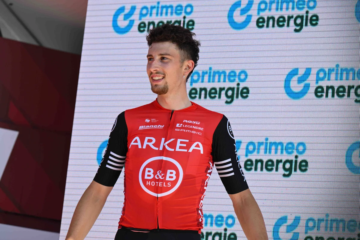 Rampdag door Arkéa-B&B Hotels: Vauquelin valt en mist titel, Tour de France in gevaar voor zijn knecht