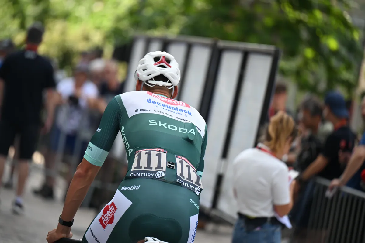 LIVE etappe 6 Critérium du Dauphiné 2025 | Van der Poel gegrepen, spel weer op de wagen