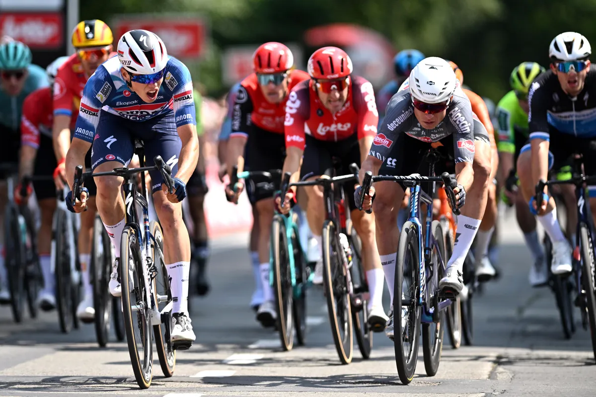Eerst Philipsen en dan toch Magnier die Elfstedenronde Brugge na millimetersprint wint: 'Missschien iets bredere banden moeten opleggen'