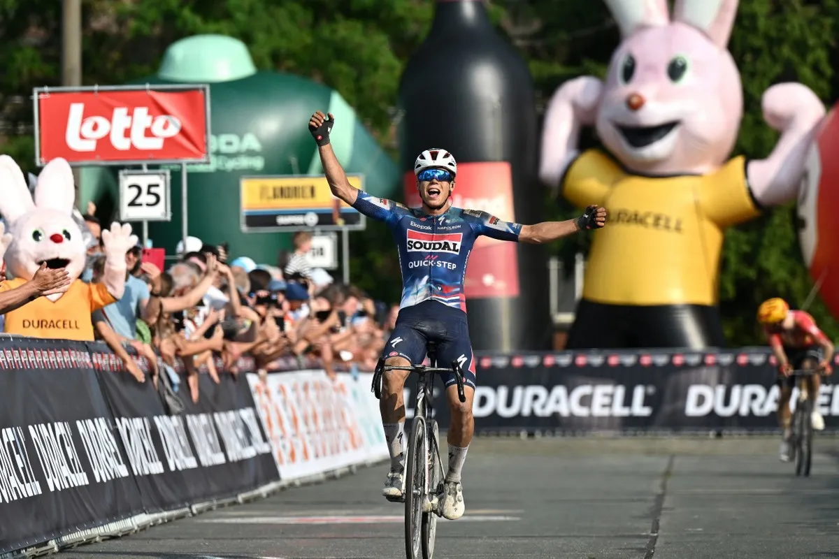 Paul Magnier wint Dwars door het Hageland en troeft overtal Alpecin-Deceuninck af, Del Grosso derde in gravelkoers