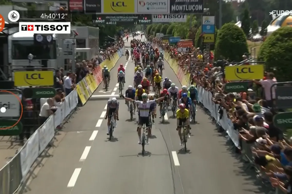 In een ware thriller is Pogacar te sterk voor Vingegaard en Van der Poel in openingsrit Dauphiné