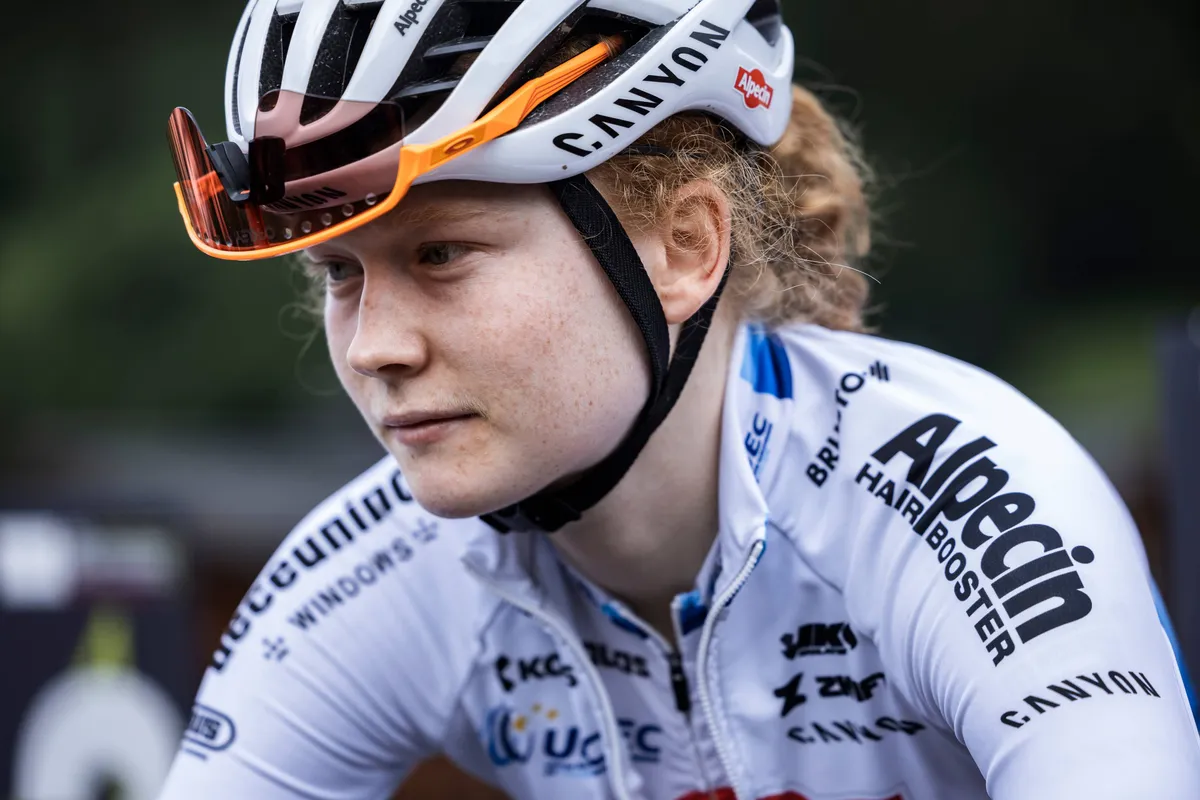 Pieterse bevestigt topvorm met dominante Cross Country-zege in modderbad van Leogang