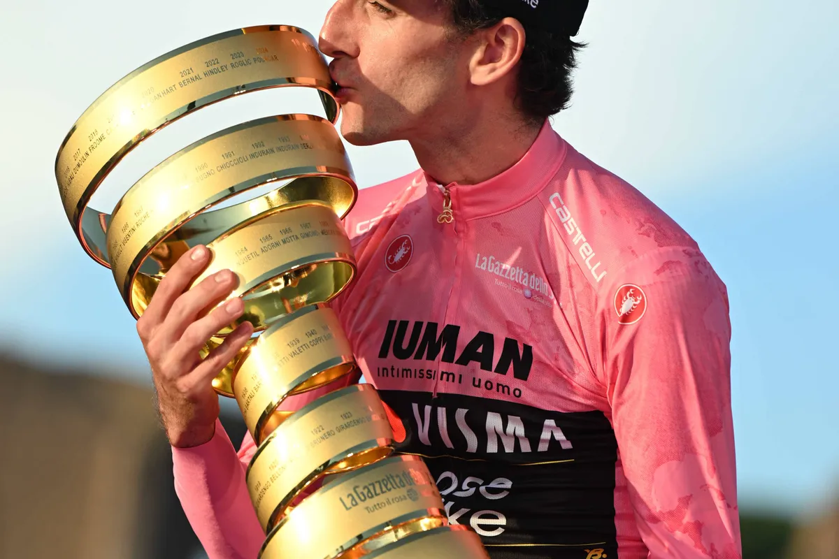 Buitenlandse media onder de indruk van Visma: ‘Van Aert wachtte als menselijke motor, dit team faalt tachtisch nooit’
