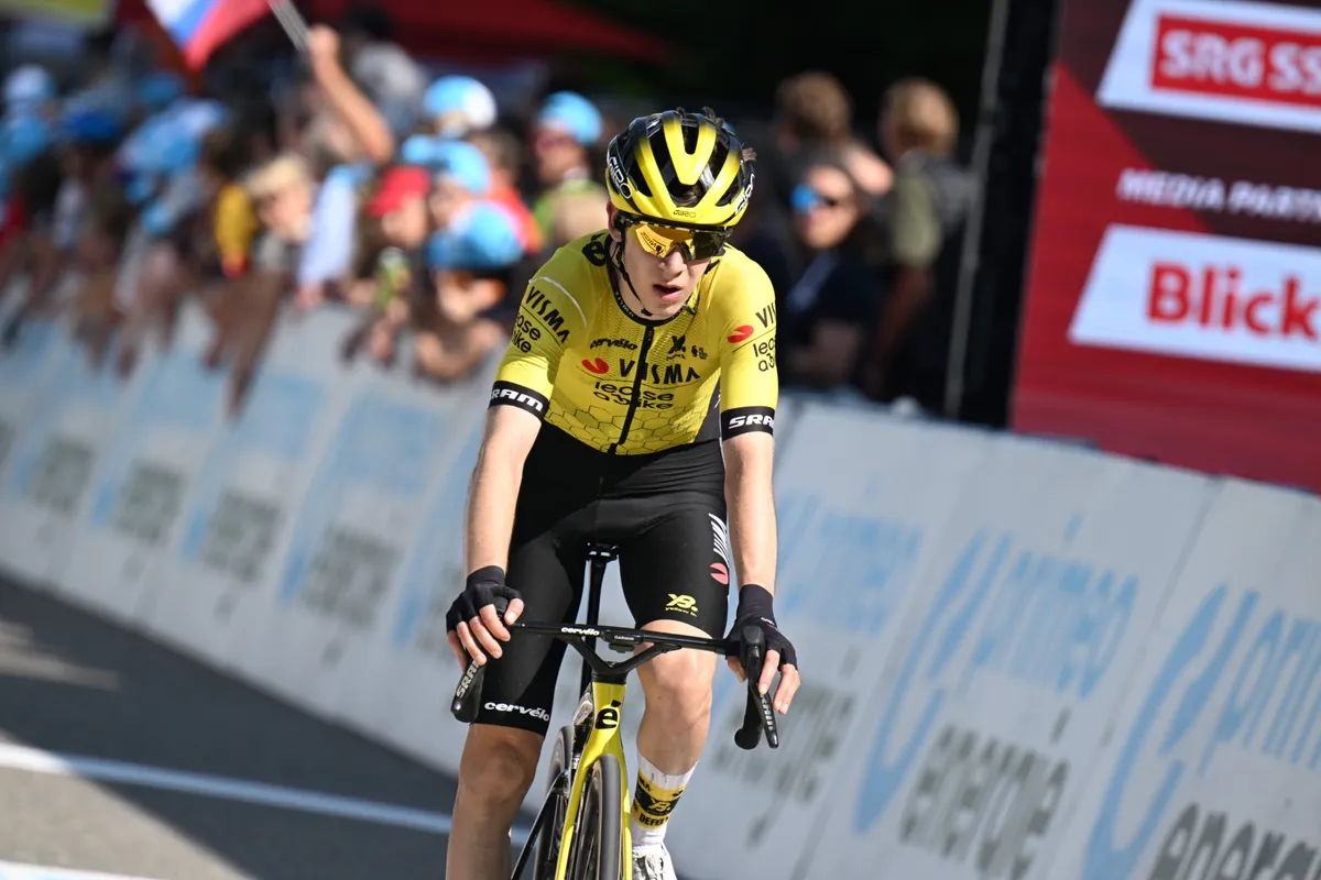 Setback and progress for Visma | Lease a Bike: One rider out, another impresses in Switzerland