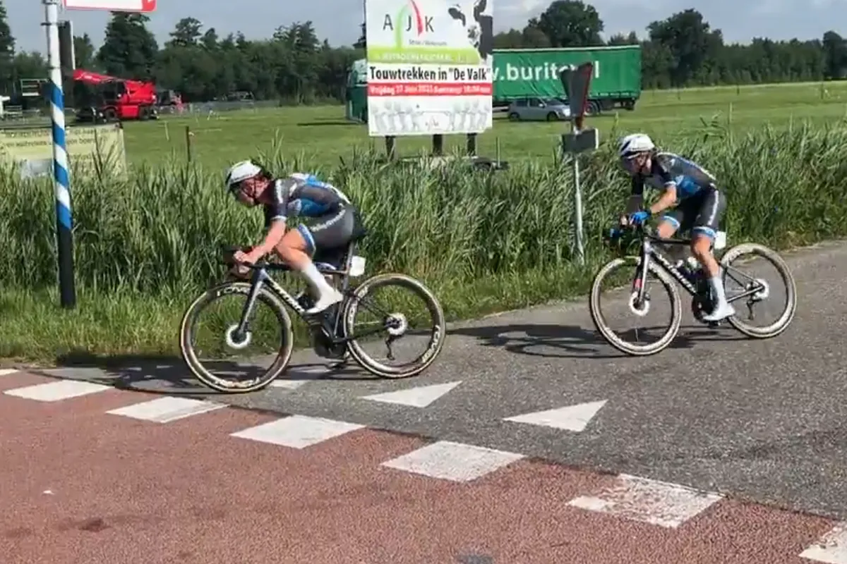 LIVE NK wielrennen 2025 - elite vrouwen | Ploeg Wiebes neemt verantwoordelijkheid, vluchters ingerekend