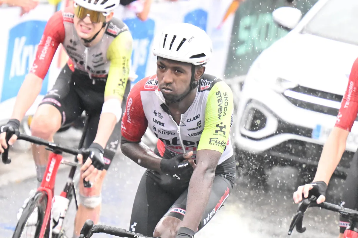 🎥 Biniam Girmay (Intermarché-Wanty) heeft niks gebroken, maar vervolg Tour de France is nog wel onzeker