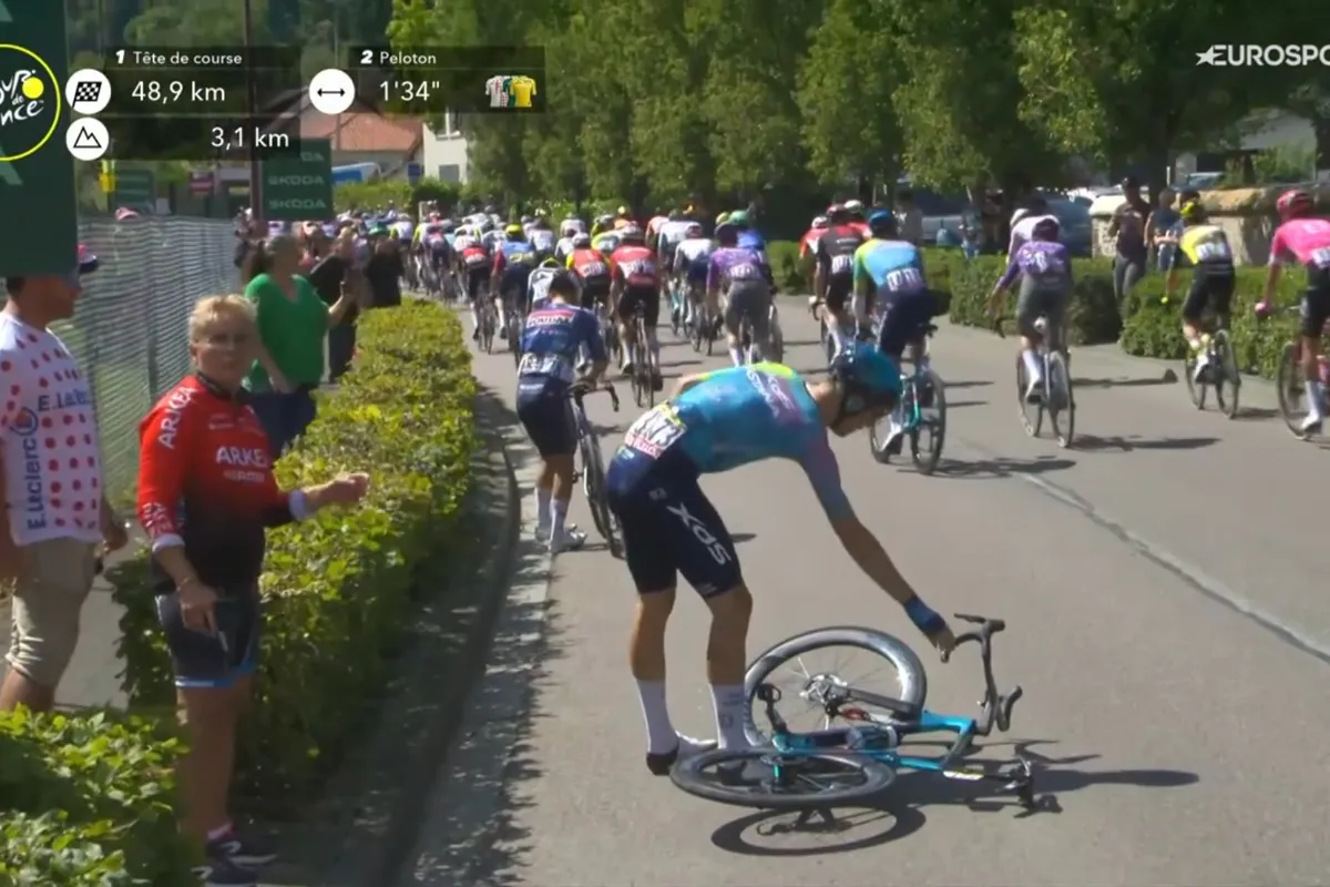 LIVE Etappe 4 Tour de France 2025 | Eerste valpartijen door nervositeit alweer een feit, finale begonnen met vijf steile hellingen