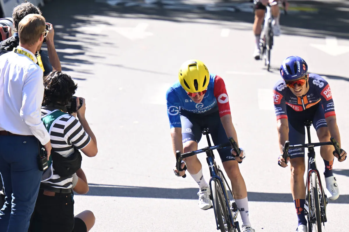 “Handling his bike, he could… well, he actually just really couldn’t”; Oscar Onley (Picnic PostNL) climbed the cycling ladder to the top of the Tour in just 4 years
