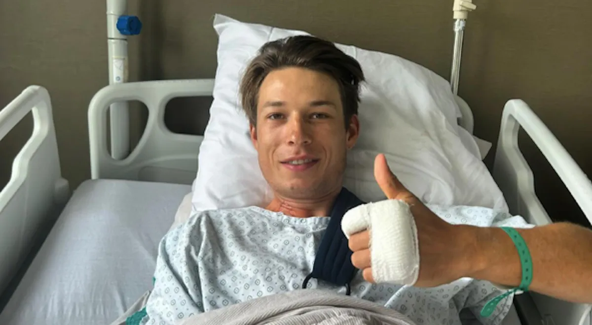 🎥 Philipsen werd na wegvallen uit Tour de avond zelf nog succesvol geopereerd: 'Nu begint de weg naar herstel'