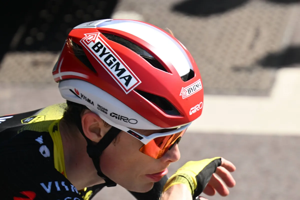 Funeral atmosphere at Visma | Lease a Bike team bus after significant time loss by Jonas Vingegaard in Tour de France