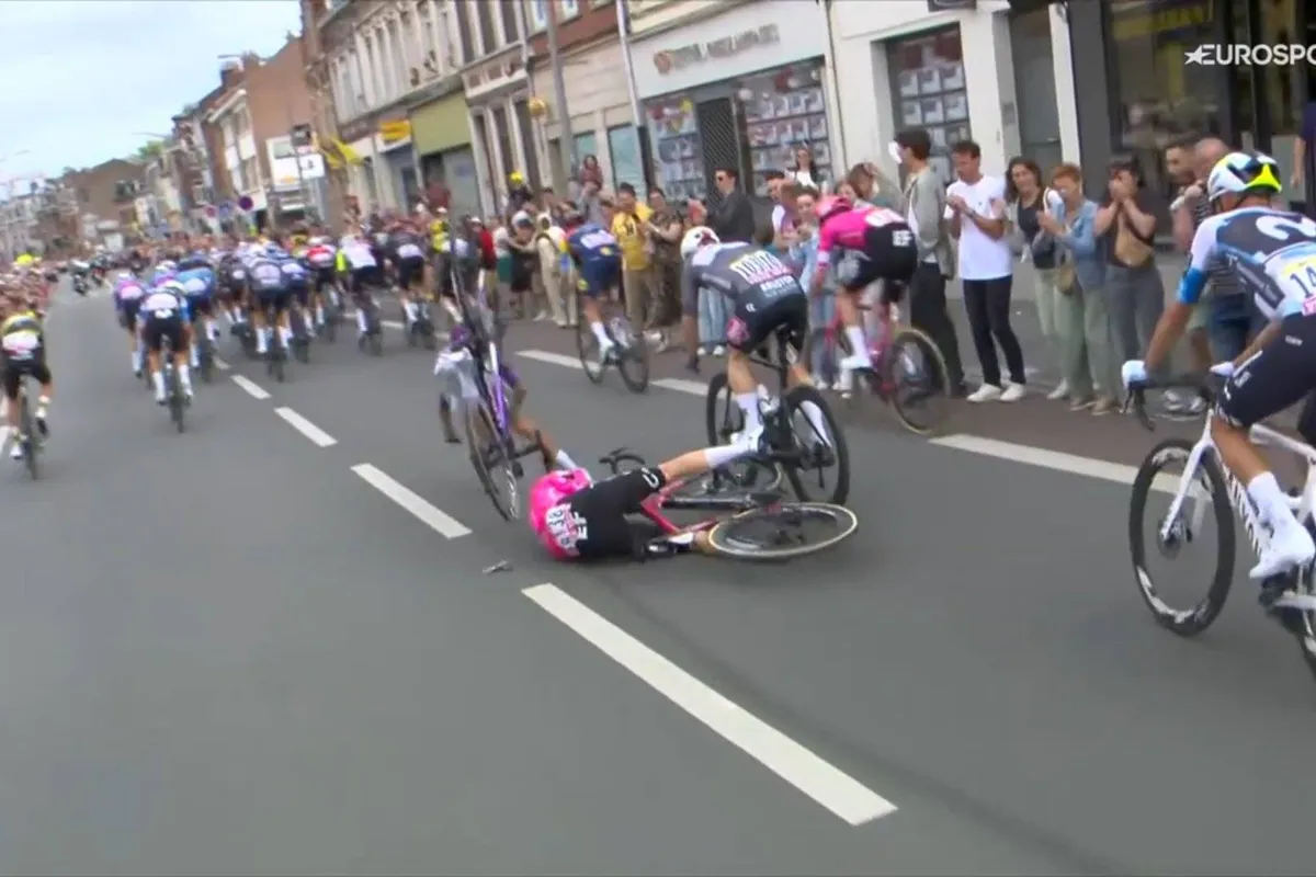 Marijn van den Berg misses golden opportunity, and ends day with X-rays: "Hip and calf causing trouble"