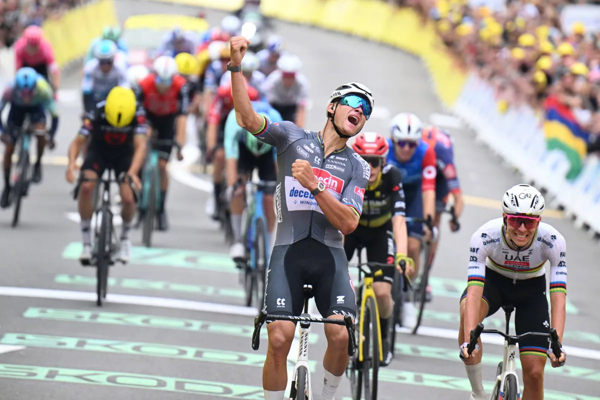 Whether Philipsen goes for green seems to depend on Van der Poel: "He also took a lot of points today"