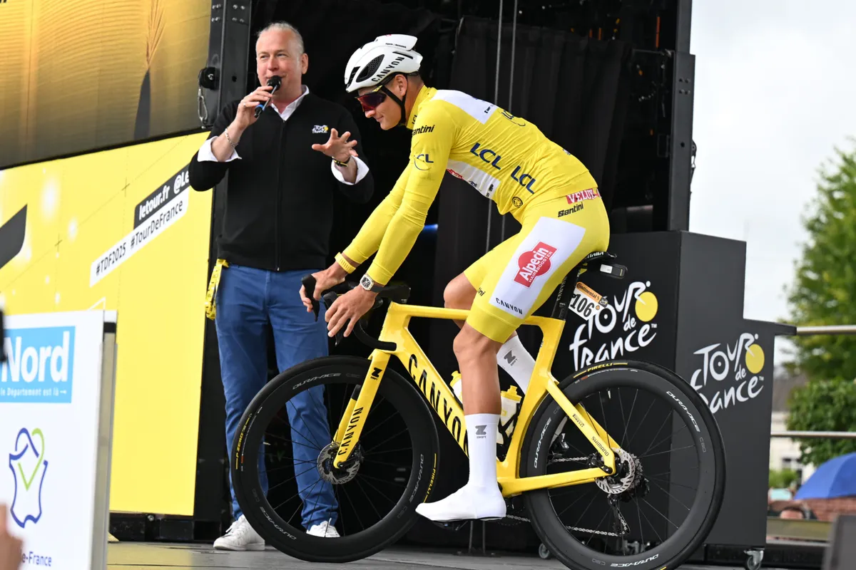 LIVE Etappe 4 Tour de France 2025 | Vier vluchters kiezen de aanval in beginfase, geletruidrager Van der Poel zet ploeg op kop