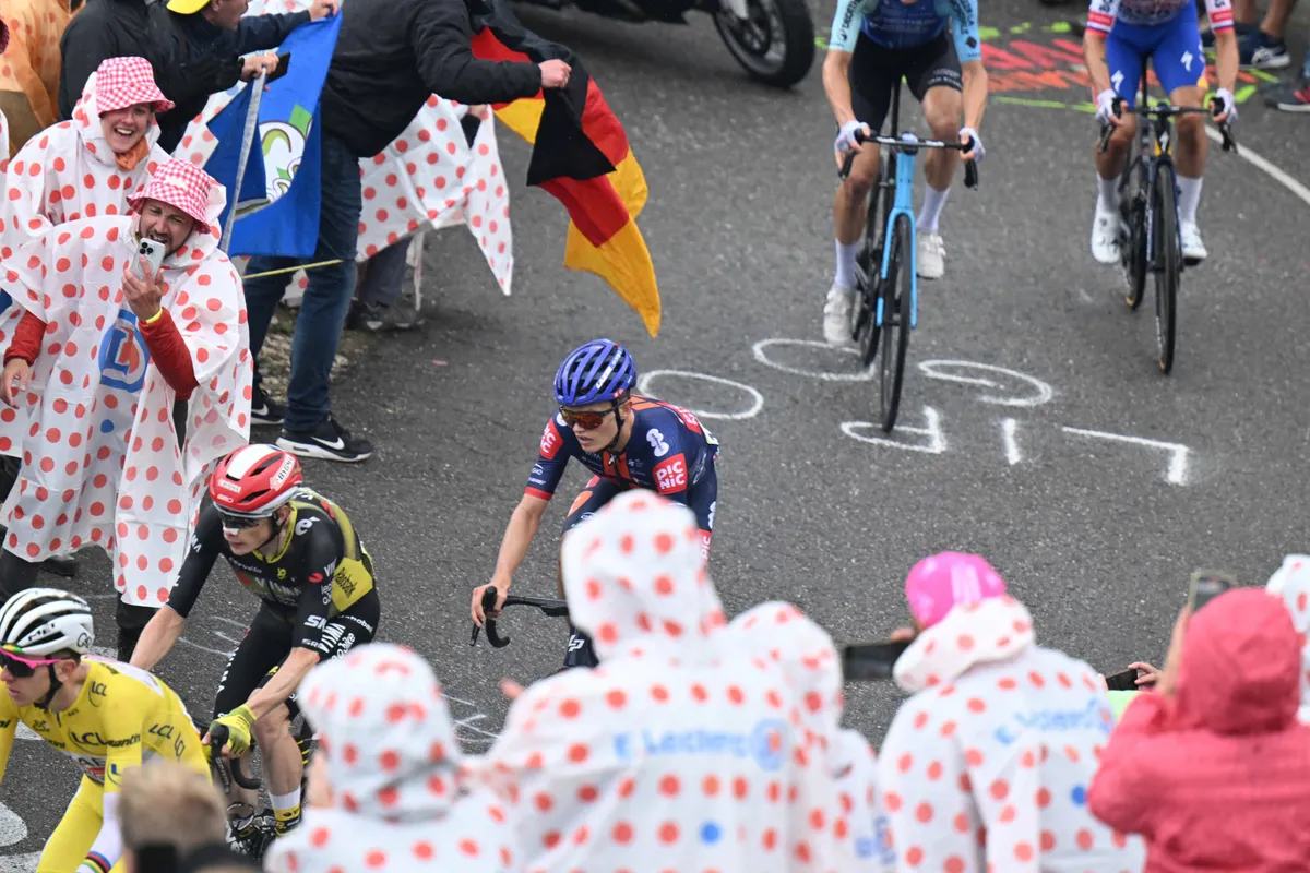 Onley (Picnic PostNL) gaat laatste bergrit Tour de France in als rode lap voor Red Bull-stieren Lipowitz en Roglic