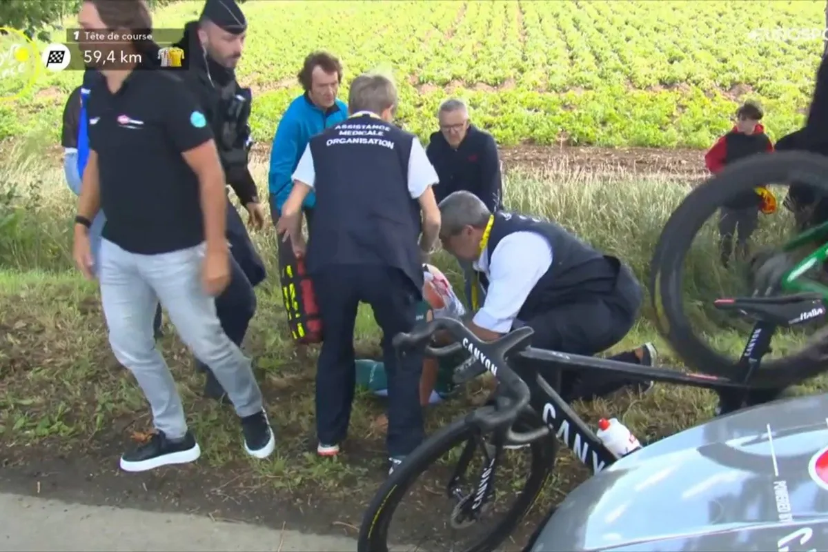 LIVE etappe 3 Tour de France 2025 | Philipsen na zware val bij tussensprint uit de Tour