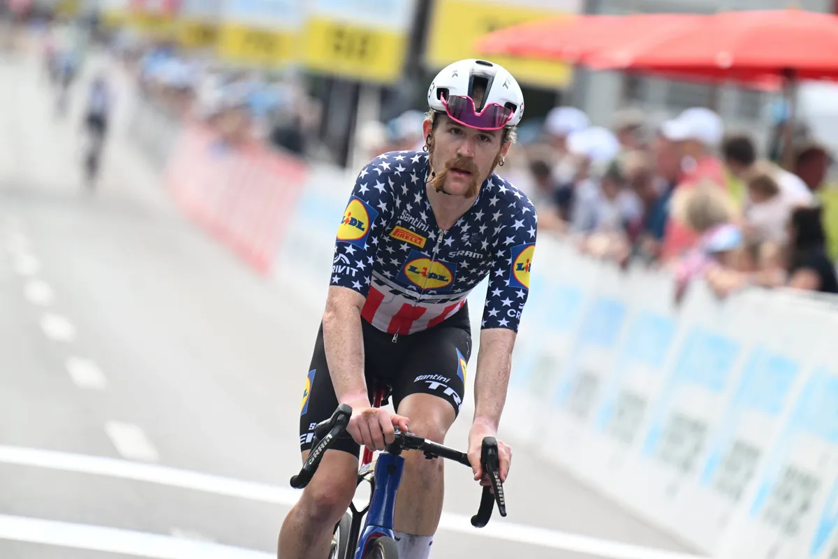 Other breakaway riders satisfied with result behind Healy, but Simmons is not: "If I had been on the wheel..."