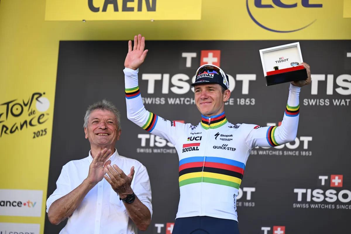 'Transfer Evenepoel dichterbij dan ooit': Soudal Quick-Step lijkt kopman ondanks contract tot eind 2026 te verliezen