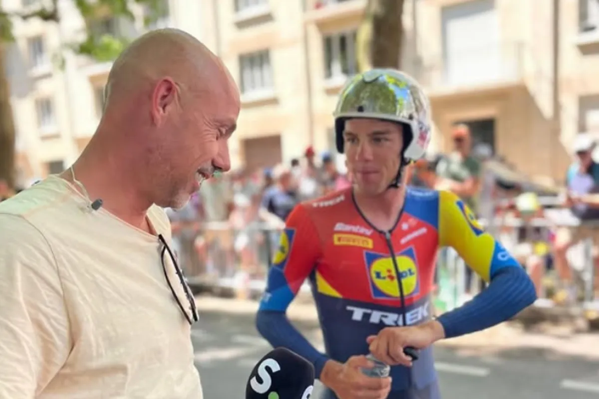 Thibau Nys goes through stages 6 and 7, which are important for him, and gets some encouraging words from his father Sven