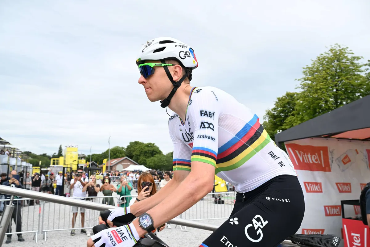Pogacar nu al klaar met enorme Tour-transfers en verplichtingen: 'Blij dat ik niet met de pers hoef te praten'
