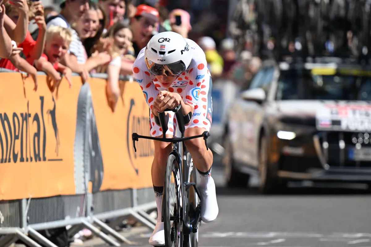 Pogacar can't believe his own eyes after brilliant time trial in oversized suit and huge time loss for Vingegaard