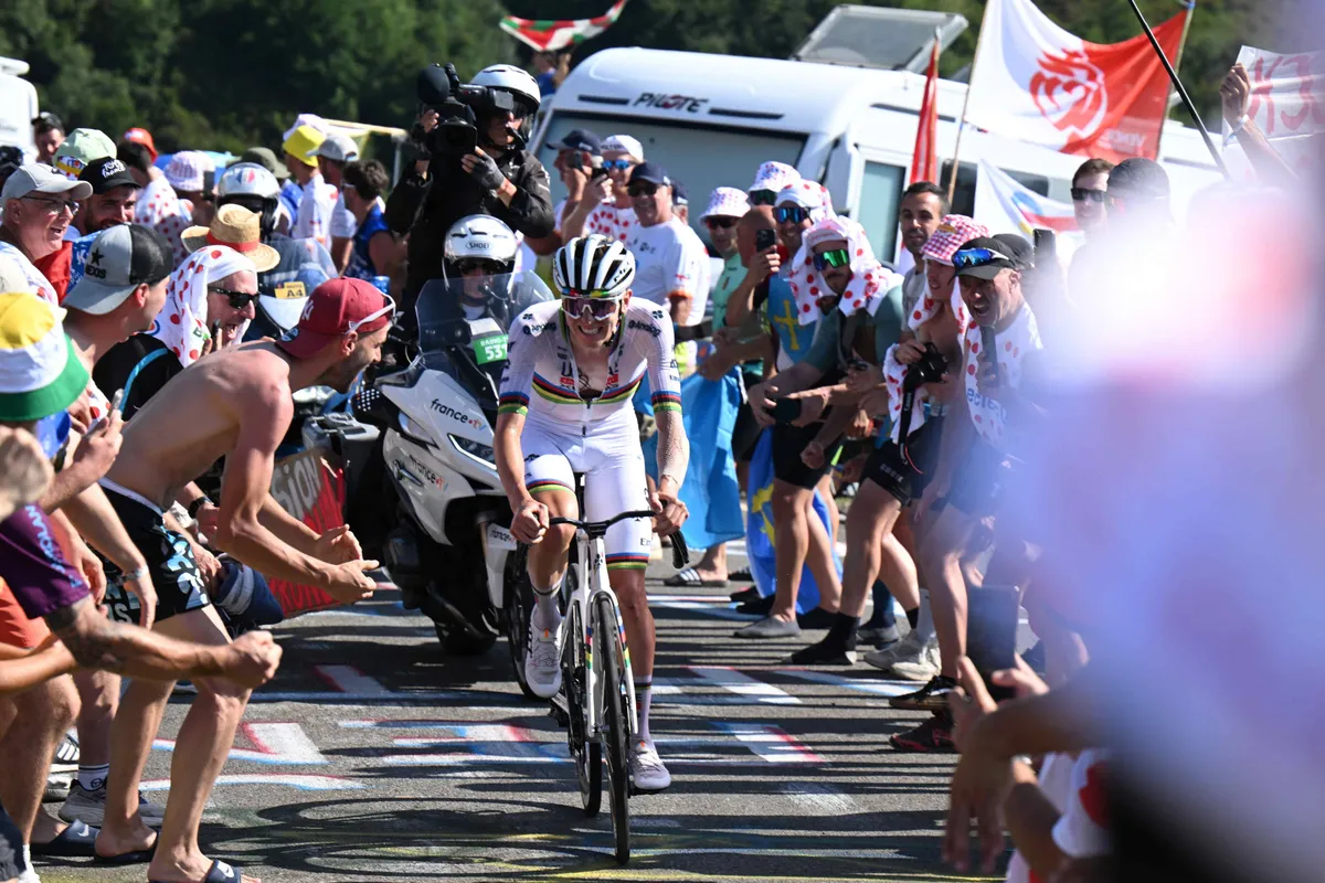 LIVE etappe 13 Tour de France 2025 | Top 10 aan de beurt in klimtijdrit, wachten op de grote namen