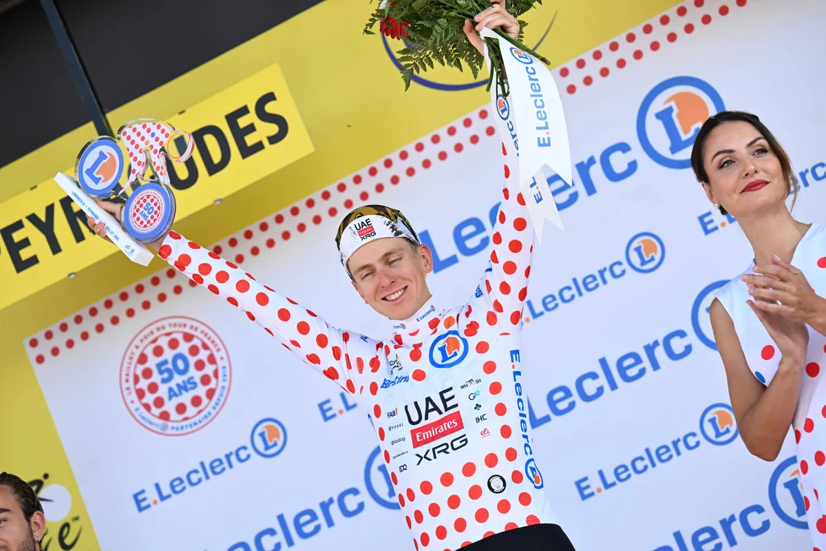 Klassementen Tour de France 2025 | Opvallende wijziging in top-10, Pogacar stelt naast het geel ook bollentrui veilig