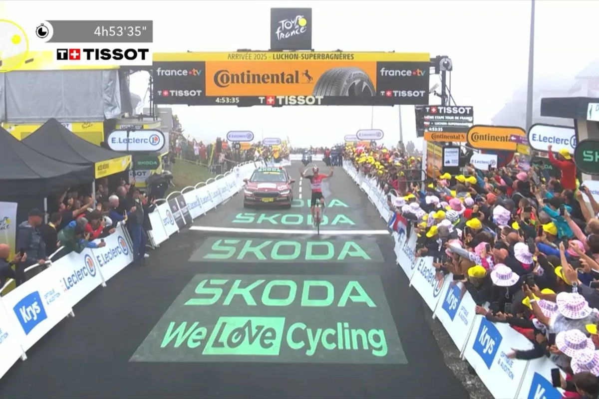 Arensman wint met geweldig nummer spektakelstuk in de Tour, op dag dat Evenepoel uitvalt en Pogacar zich rustig houdt