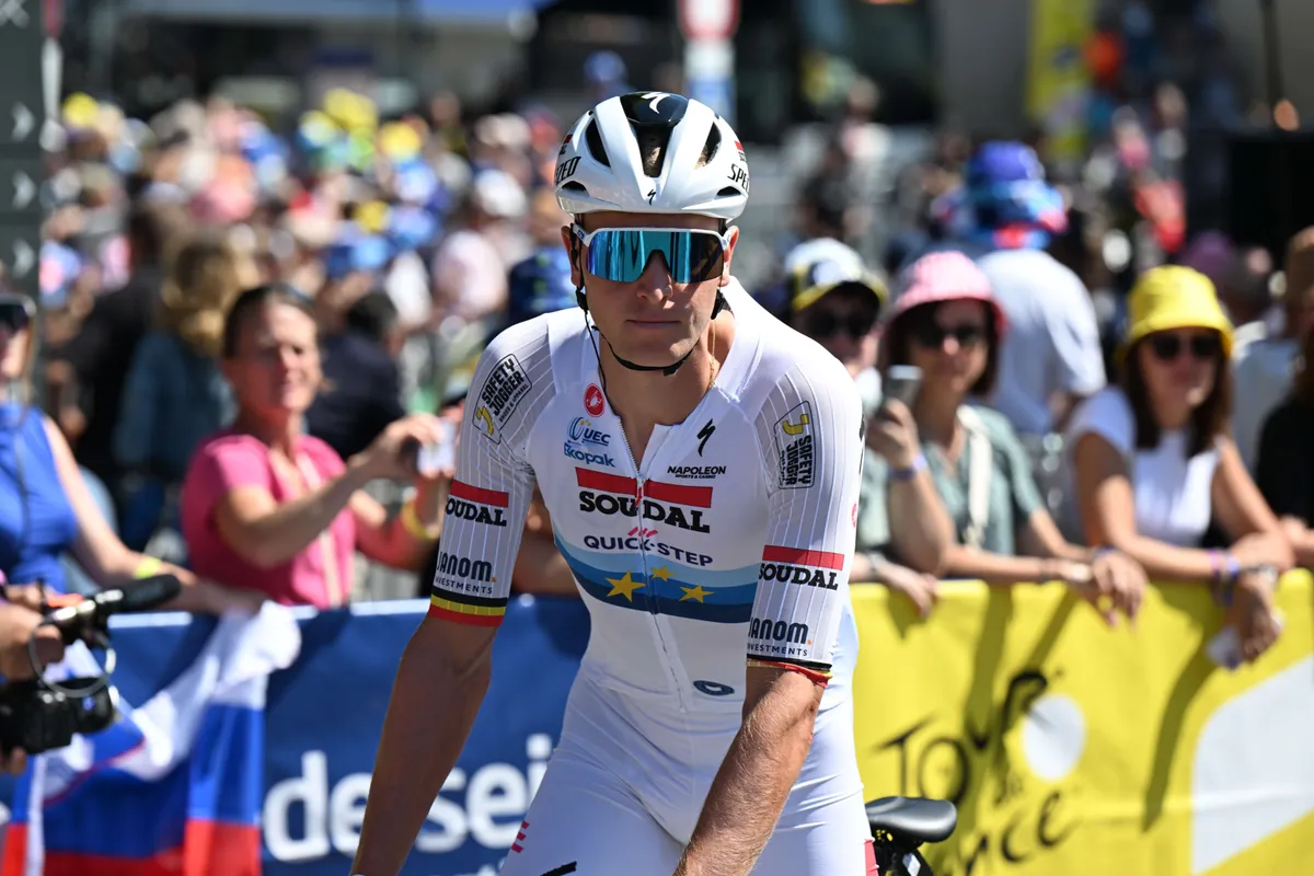 LIVE etappe 8 Tour de France 2025 | Renners onderweg, wat zeggen de kanshebbers voor vandaag?