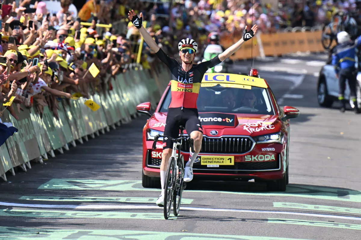 Zelfs Pogacar belde in, want etappewinst Wellens kwam als grote verrassing: 'Plots was er een grote crash'