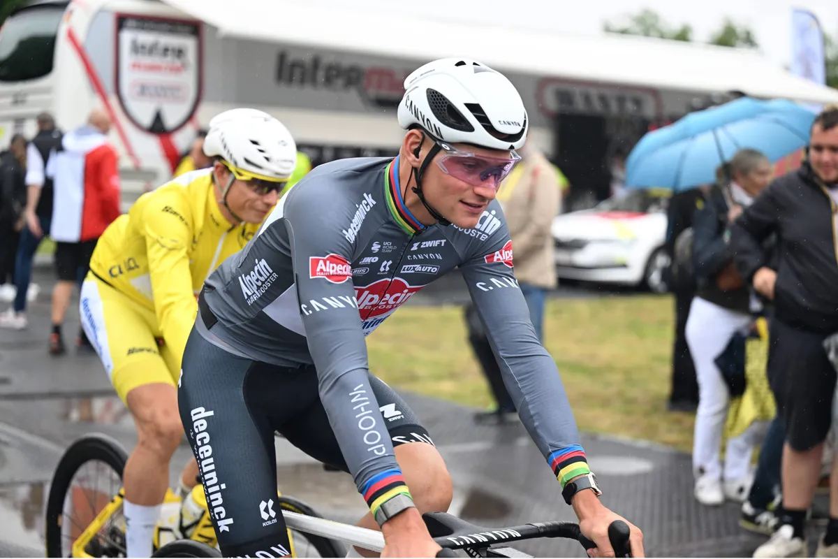 LIVE etappe 9 Tour de France 2025 | Van der Poel nog altijd aan kop, maar waaieralarm draait op volle toeren