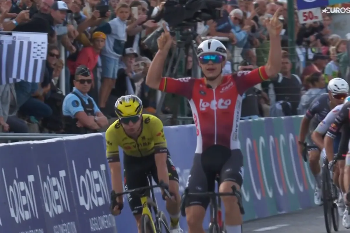 De te kloppen man van het moment: beresterke De Lie ruim te rap voor Kooij in Bretagne Classic