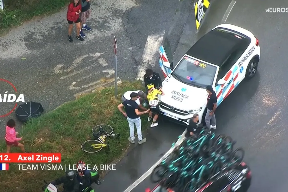 Dit is hoe Zingle na valpartij op dag 2 zijn schouder tweemaal uit de kom zag vliegen en daarbij zijn fiets kwijtraakte