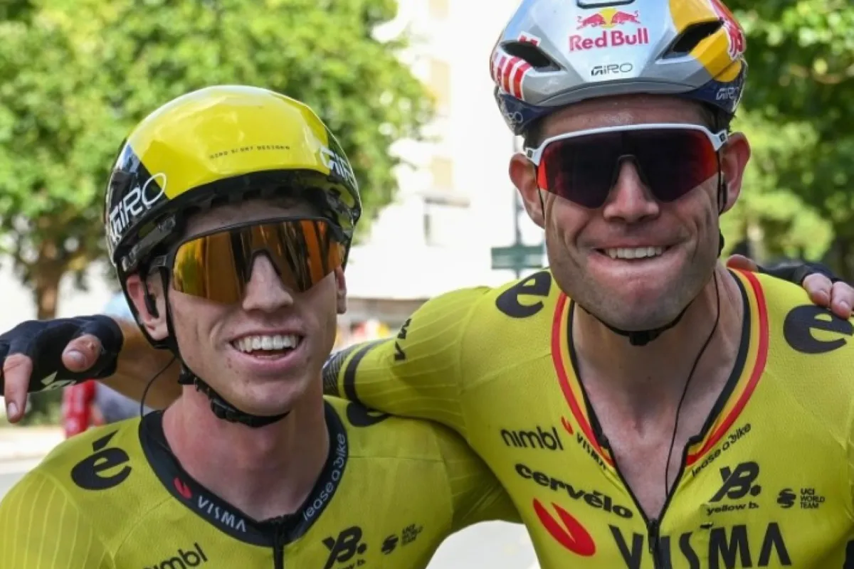 Van Aert zag volwassen Brennan winnen, ook al kon hij zelf niet helpen: 'Koerst en spreekt alsof hij al jaren meedraait'