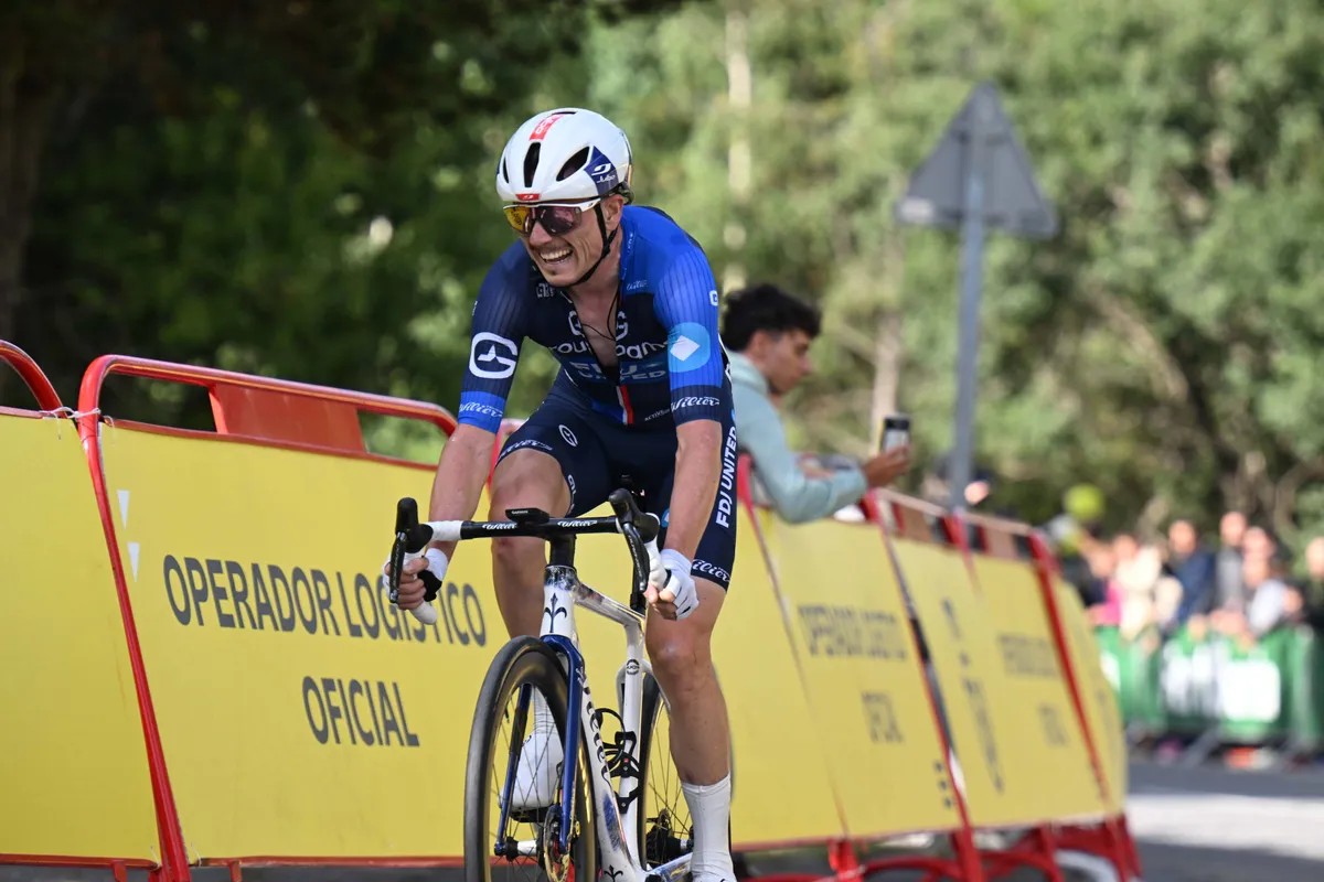 Van de rode trui terug naar het welbekende zwarte gat: David Gaudu zakt in Vuelta Zakt als plumpudding in elkaar'