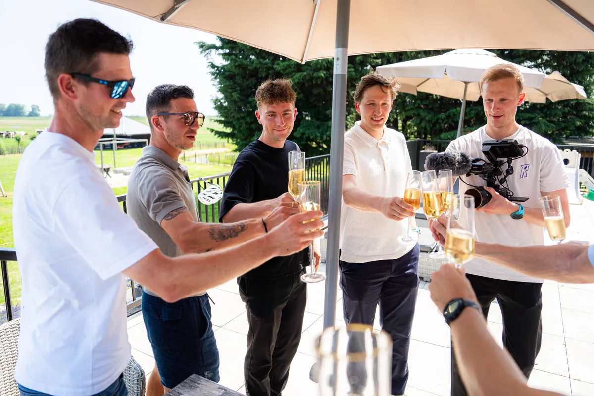 Wielertransfers 2025/2026 | Groenewegen brengt sprintercarrousel aan het rollen, ook lead-out Reinders mee