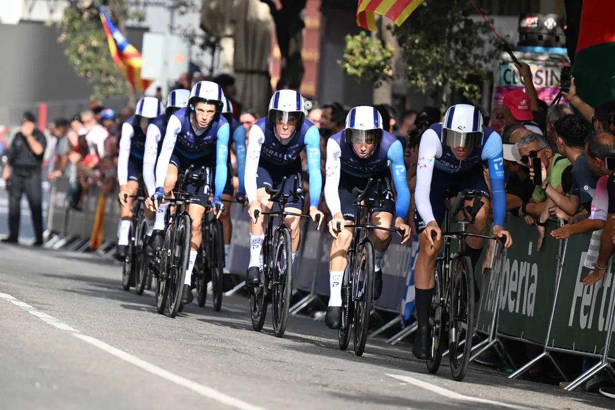 Boetes, tijdstraffen en juryrapport Vuelta a España 2025 | Vijf straffen, maar Israel - Premier Tech juist gematst